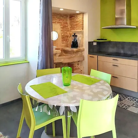 Holiday home Maison Charmante Avec Piscine A Loupiac